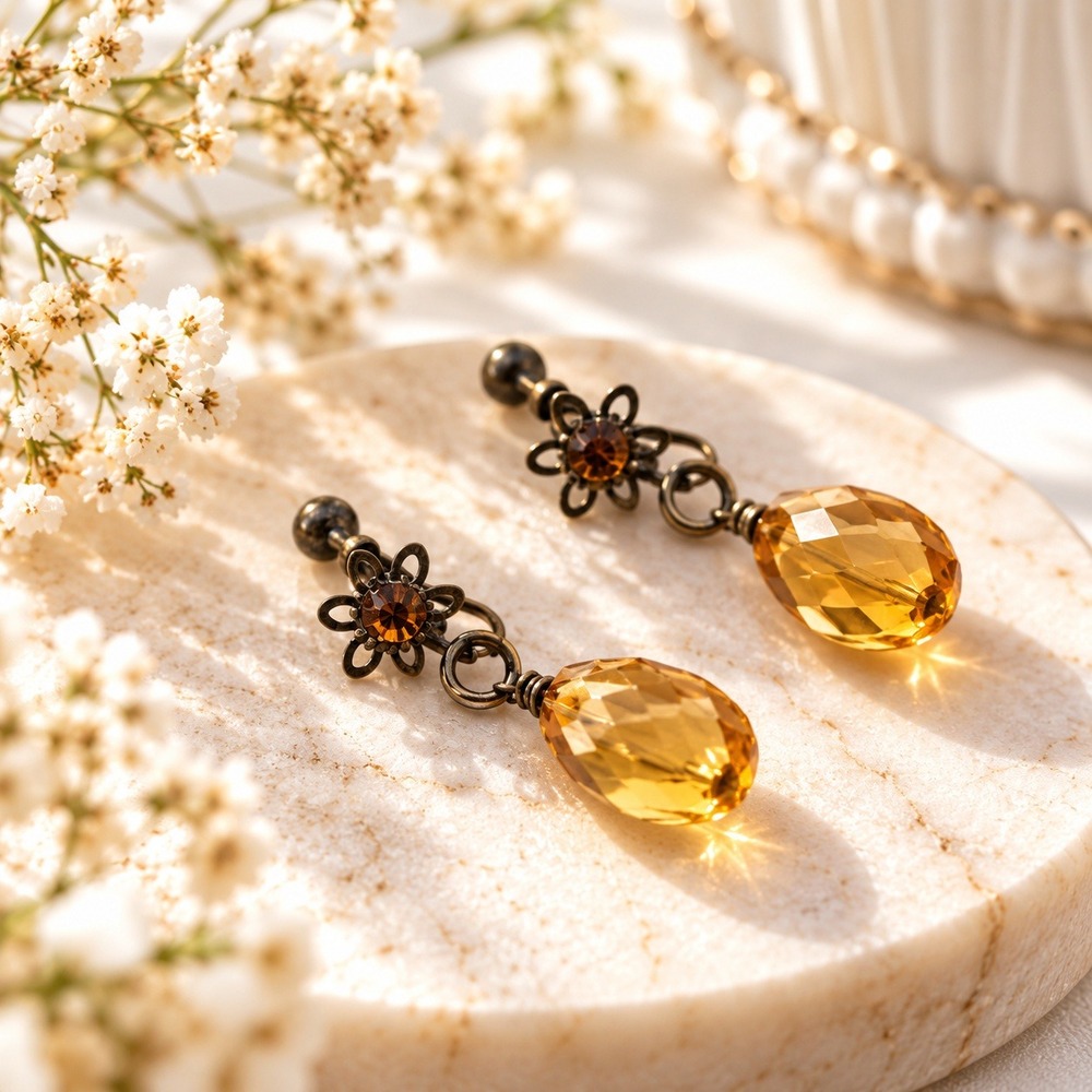 Vintage Screw-Back Earrings With Amber-Colored Glass Drops‎ & Floral Design